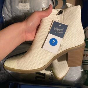 Universal Thread Cream Textured Block Heel Ankle Boots